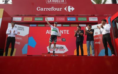 La Explanada de España de Alicante ofrece un final de etapa espectacular de La Vuelta 19