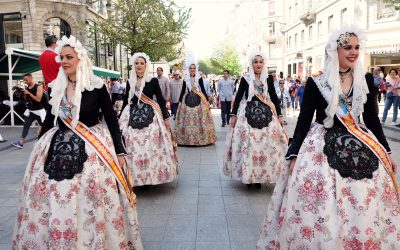 Les Fogueres de Sant Joan seducen a miles de franceses y turistas durante su promoción en Lyon