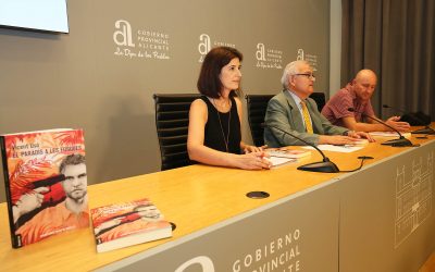 La obra ganadora del último Premi Enric Valor, ‘El paradís a les fosques’, llega a las librerías de todo el país