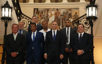 El presidente de la Diputación recibe al alcalde de Safí (Marruecos), Abdeljalil Labdaoui y al presidente del grupo Vectalia, Antonio Arias.