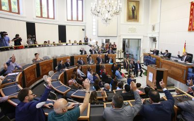 La Diputación de Alicante concede la Medalla de Oro de la Provincia a Luisa Pastor y Antonio Fernández Valenzuela