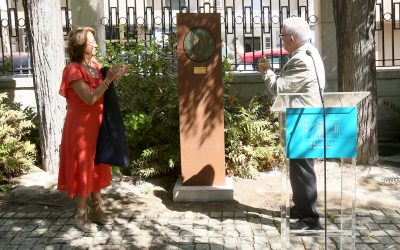 La Diputación de Alicante inaugura un relieve en honor al pintor José Pérezgil en los jardines del Palacio Provincial