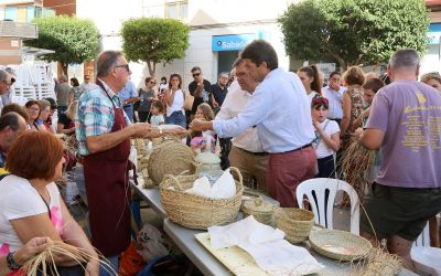Carlos Mazón visita la XVIII Feria Artesanal y Gastronómica de Agost