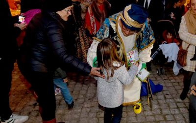 La Gran Cabalgata de Carteros Reales recorre mañana sábado las calles de Alicante para recoger las cartas de los niños y niñas de la provincia